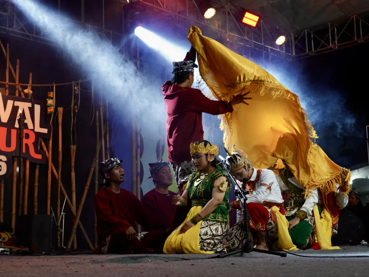 Pagelaran Sandur di HJB Kabupaten Bojonegoro ke 349. Sabtu ( 24/10/2026).Foto : suarasatu.com