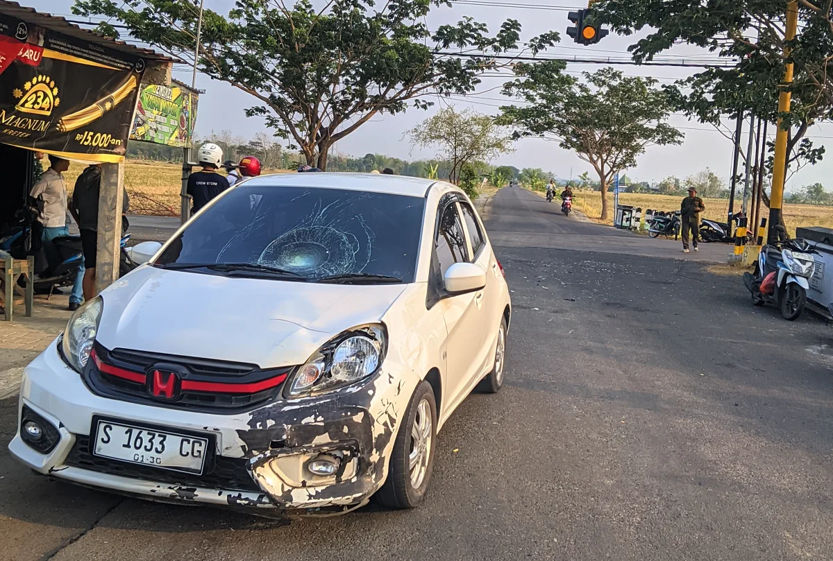 Mobil Brio Tabrak Honda Scoopy di Kapas Bojonegoro, Dua Orang Pengendara Motor Luka-Luka