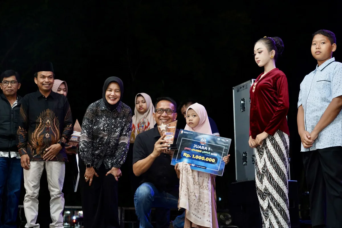 Bupati Wahono dan Wabup Nurul di Festival Sandur 2026. Foto : suarasatu.com